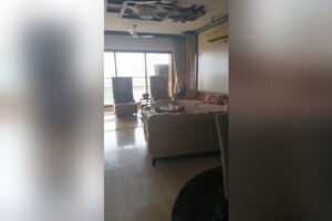 Hall in 4 BHK Apartment at Oberoi Sky Gardens, Andheri West – for Rent