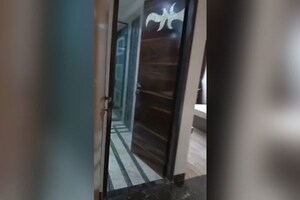 Master Bedroom in 4 BHK Apartment at Oberoi Sky Gardens, Andheri West – for Rent