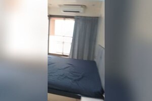 Room in 4 BHK Apartment at Oberoi Sky Gardens, Andheri West – for Rent