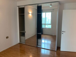 Room in 4 BHK Apartment at DLF The Crest, Sector 54 – for Sale