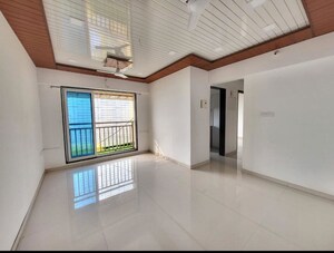 Room in 2 BHK Apartment at Wadhwa Pristine, Matunga West – for Rent