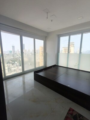 Room in 2 BHK Apartment at Ruparel Iris, Matunga West – for Rent