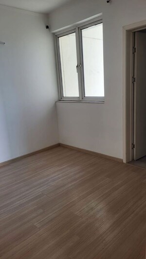 Room in 3 BHK Apartment at Signature Global De Luxe DXP, Sector 37d – for Sale