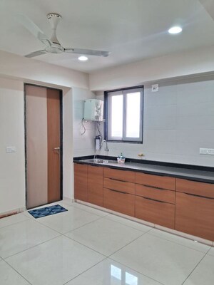 Room in 3 BHK Apartment at Navrangpura – for Rent
