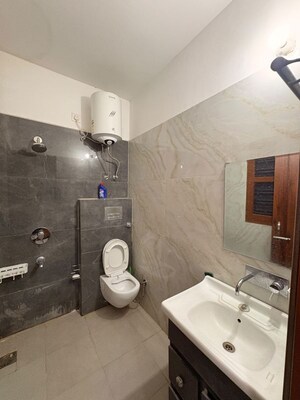 Bathroom in 1 BHK Builder Floor at Sector 21 – for Rent