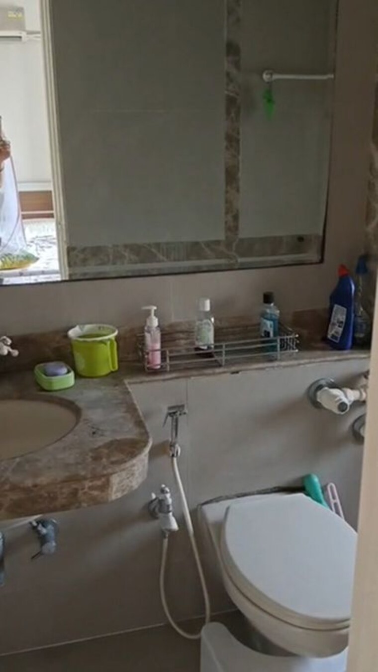 Bathroom, chembur 2 Bedroom 975 Sq.Ft. Apartment In Chembur Mumbai 10780265