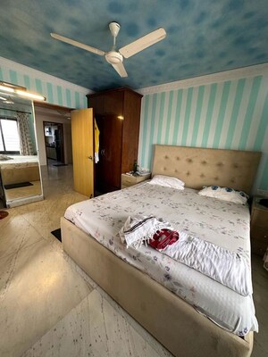 Bedroom in 2 BHK Apartment at Pyramid Apartment, Andheri West – for Rent
