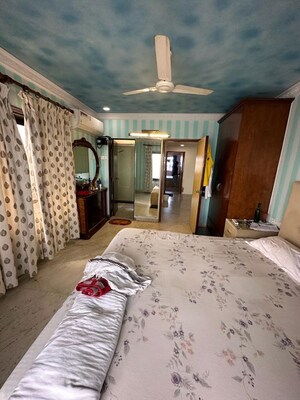 Bedroom in 2 BHK Apartment at Pyramid Apartment, Andheri West – for Rent