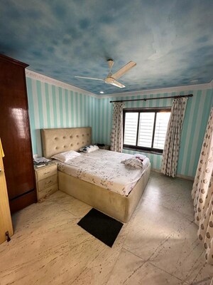 Bedroom in 2 BHK Apartment at Pyramid Apartment, Andheri West – for Rent
