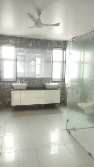 Attached Bathroom in 5 BHK Villa at Unitech The Villas, Sector 33 – for Rent