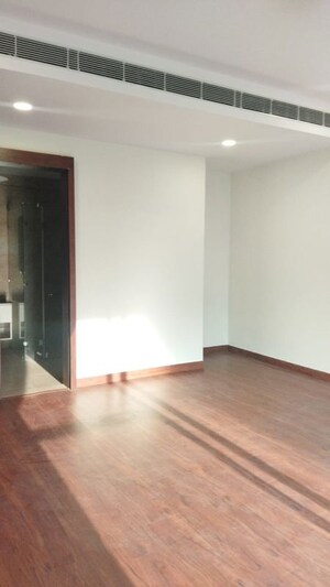 Room in 5 BHK Villa at Unitech The Villas, Sector 33 – for Rent