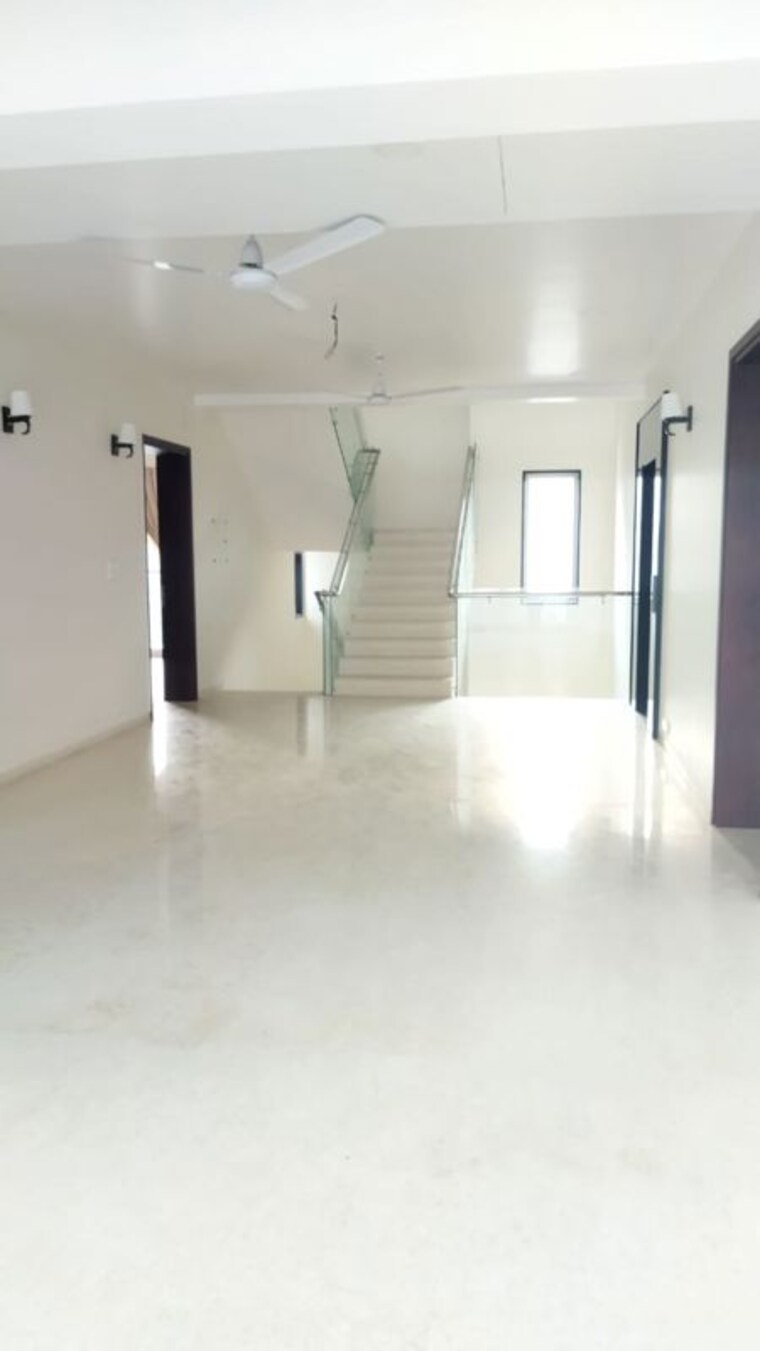Room, unitech-the-villas 5 Bedroom 10869 Sq.Ft. Villa In Sector 33 Gurgaon 10780308