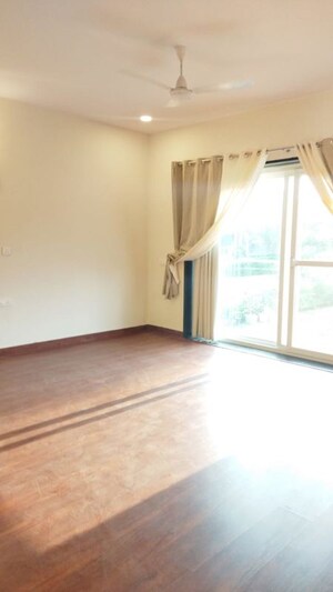 Room in 5 BHK Villa at Unitech The Villas, Sector 33 – for Rent