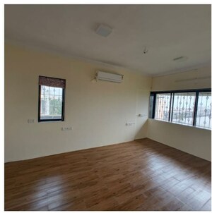 Room in 4 BHK Apartment at Andheri CHS, Andheri West – for Rent