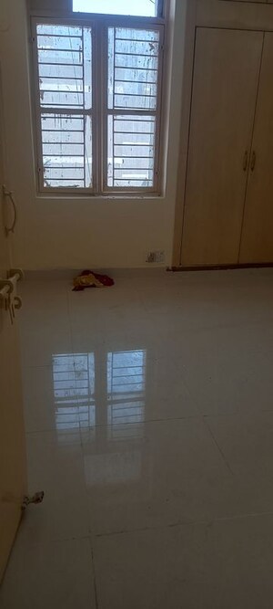 Room in 3 BHK Apartment at Ip Extension – for Rent