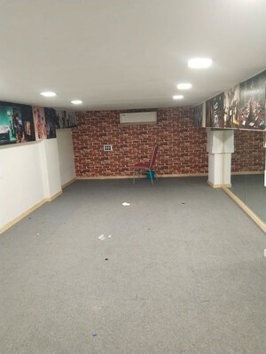 Room in  Office Space at Karthik Complex, Andheri West – for Rent