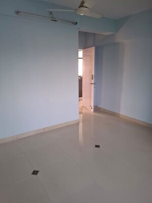 Room in 2 BHK Apartment at Rajiv CHS Matunga, Matunga West – for Rent