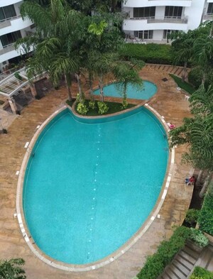Swimming Pool in 3 BHK Penthouse at Parsvnath Exotica, Sector 53 – for Sale