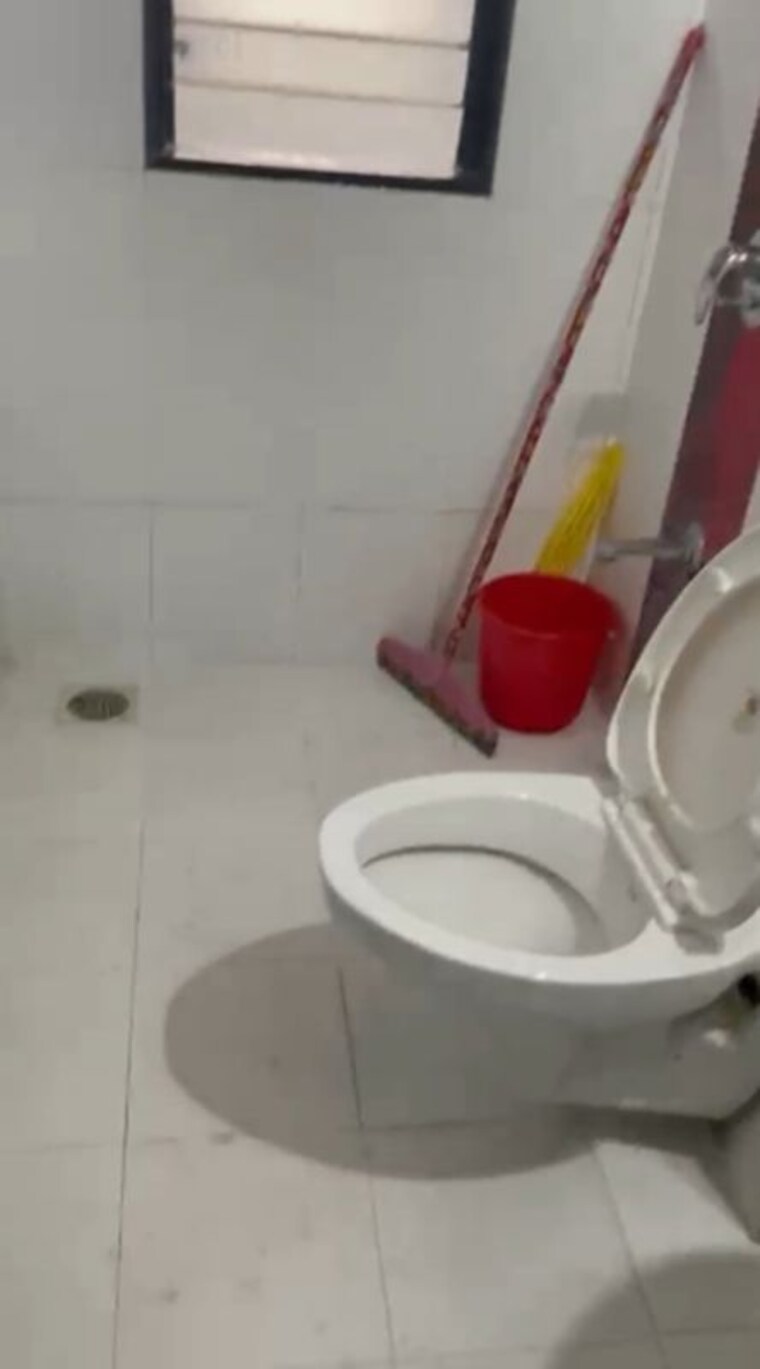 Bathroom, chembur 2 Bedroom 910 Sq.Ft. Apartment In Chembur Mumbai 10780426