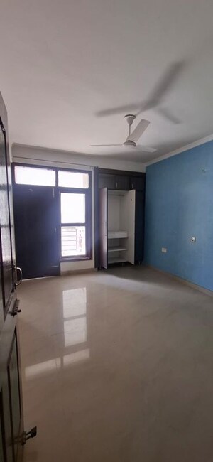 Room in 3 BHK Apartment at Nagla Road – for Rent