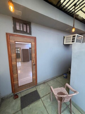 Room in 1 BHK Builder Floor at Jangpura – for Rent
