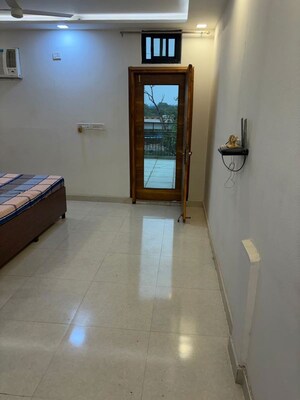 Room in 1 BHK Builder Floor at Jangpura – for Rent