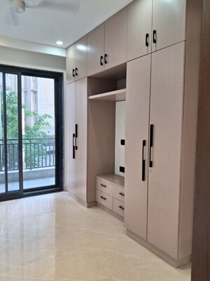 Room in 4 BHK Apartment at Greater Kailash I – for Rent