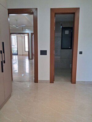 Room in 4 BHK Apartment at Greater Kailash I – for Rent