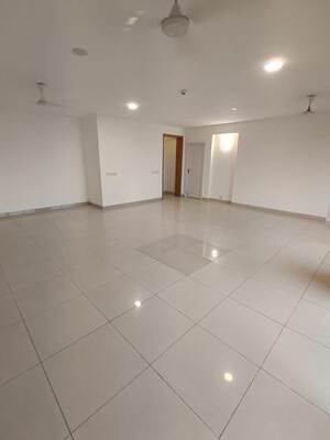 Room in 4 BHK Apartment at Central Park I, Sector 42 – for Sale