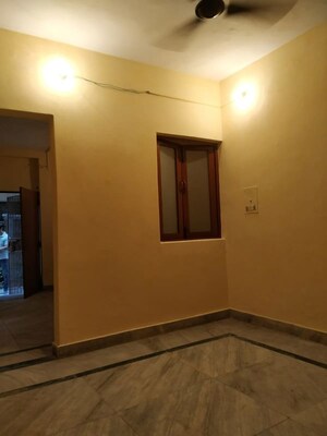 Room in 1 BHK Independent House at Sarita Vihar – for Rent