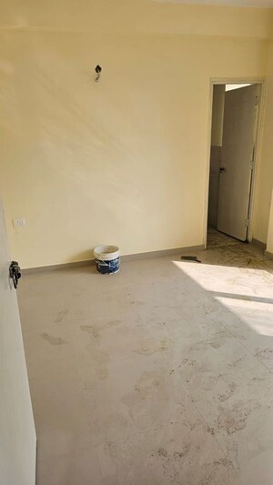 Room in 3 BHK Apartment at Pyramid Altia, Sector 70 – for Sale