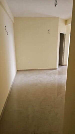 Room in 3 BHK Apartment at Pyramid Altia, Sector 70 – for Sale