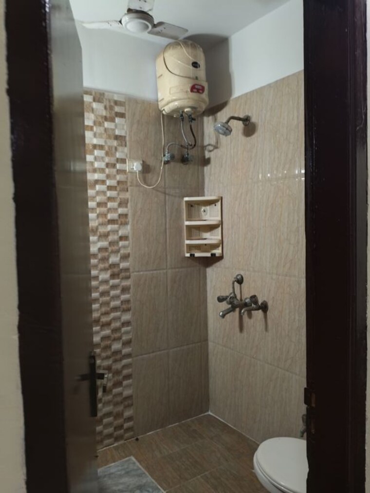 Bathroom, sector 52 2 Bedroom 1150 Sq.Ft. Builder Floor In Sector 52 Noida 10780525