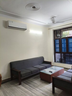Living Room in 2 BHK Builder Floor at Sector 52 – for Rent
