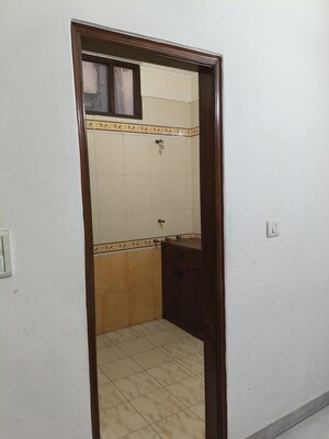Room in 3 BHK Builder Floor at RWA Apartments Sector 52, Sector 52 – for Rent