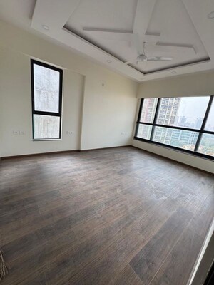 Room in 3 BHK Apartment at Kalpataru Magnus, Bandra East – for Rent