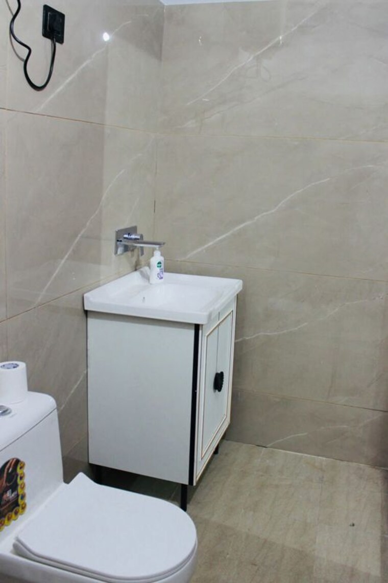 Bathroom, chattarpur 1 Bedroom 450 Sq.Ft. Builder Floor In Chattarpur Delhi 10780586