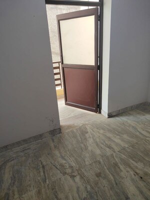 Room in 3 BHK Villa at Defence Colony – for Rent