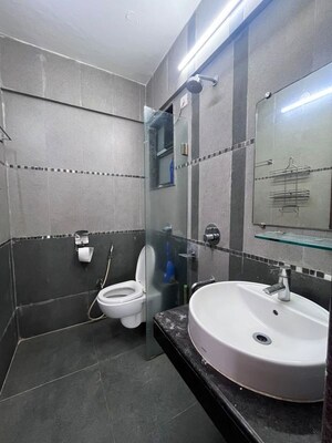 Team Area in 3 BHK Apartment at Andheri West – for Rent
