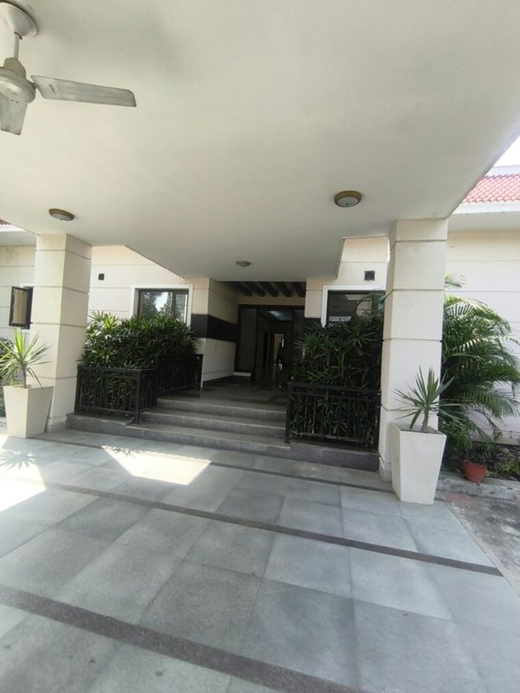 Balcony, chattarpur 4 Bedroom 1 Acre Villa In Chattarpur Delhi 10780641