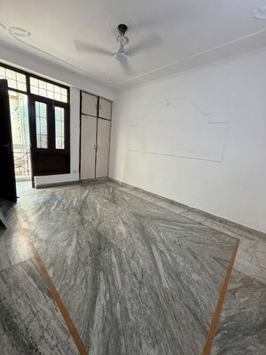 Room in 2 BHK Builder Floor at Neb Sarai – for Rent
