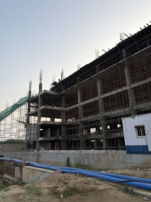  Office Space For Sale in Uniwest Aero Hub, Sector 22d Yamuna Expressway