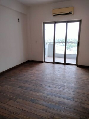 Room in 3 BHK Apartment at Tata Raheja Raisina Residency, Sector 59 – for Sale