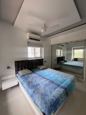1 BHK Apartment For Rent in Versova