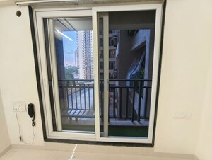 Room in 1 BHK Apartment at Metropolis Rivera, Kasarvadavali – for Rent