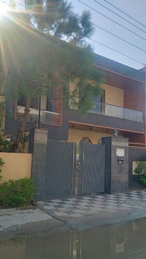 3 BHK Independent House For Sale in Sector 9