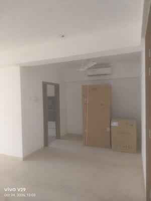 Room in 4 BHK Builder Floor at Dlf Phase ii – for Sale