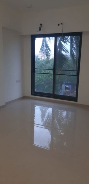 Room in 3 BHK Apartment at Rishabraj Blue Lotus, Khar West – for Rent