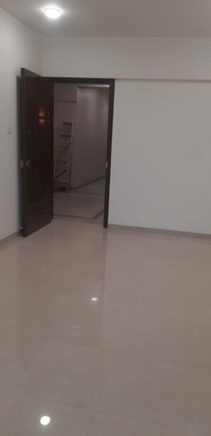 Room in 3 BHK Apartment at Rishabraj Blue Lotus, Khar West – for Rent