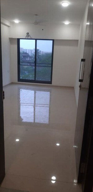 Room in 3 BHK Apartment at Rishabraj Blue Lotus, Khar West – for Rent